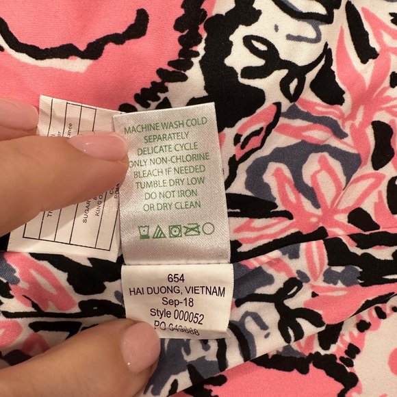 Lilly Pulitzer Elyn Pink Puffer Vest with 60th Anniversary Panda Print Size: M - Picture 8 of 9